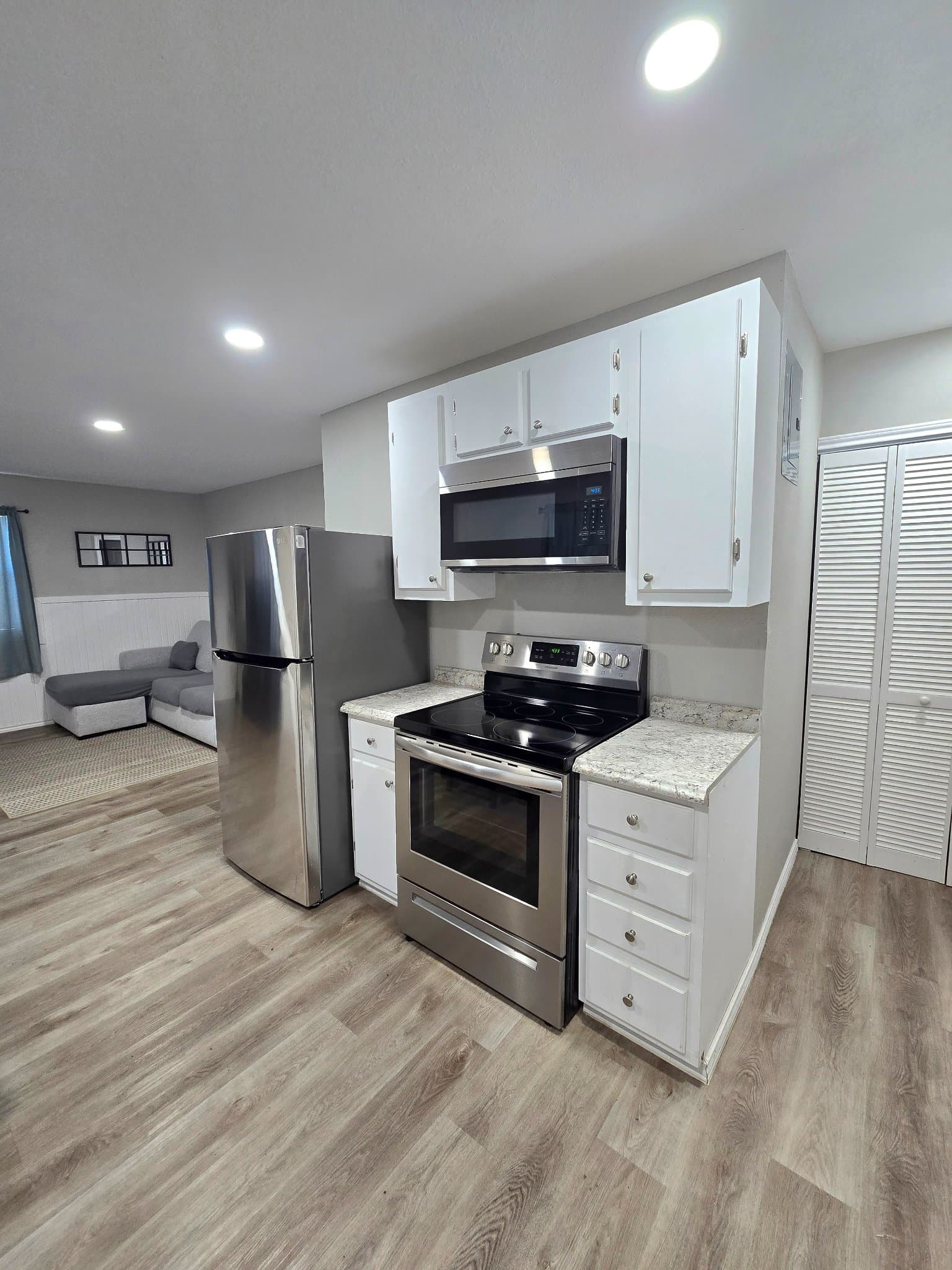 Fully Furnished 2BD 1BTH Apartments